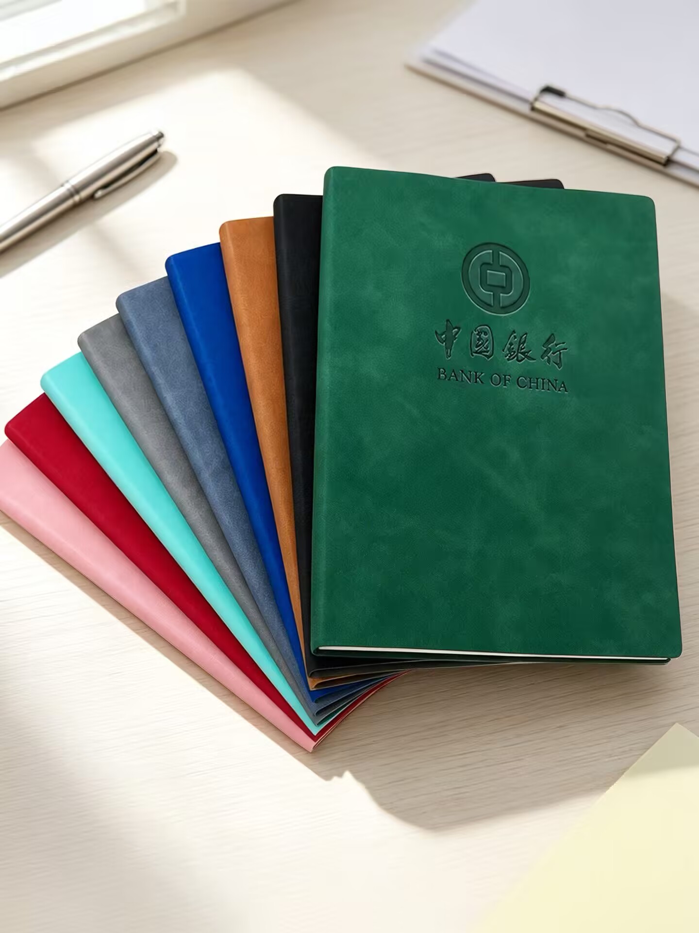多色笔记本展示