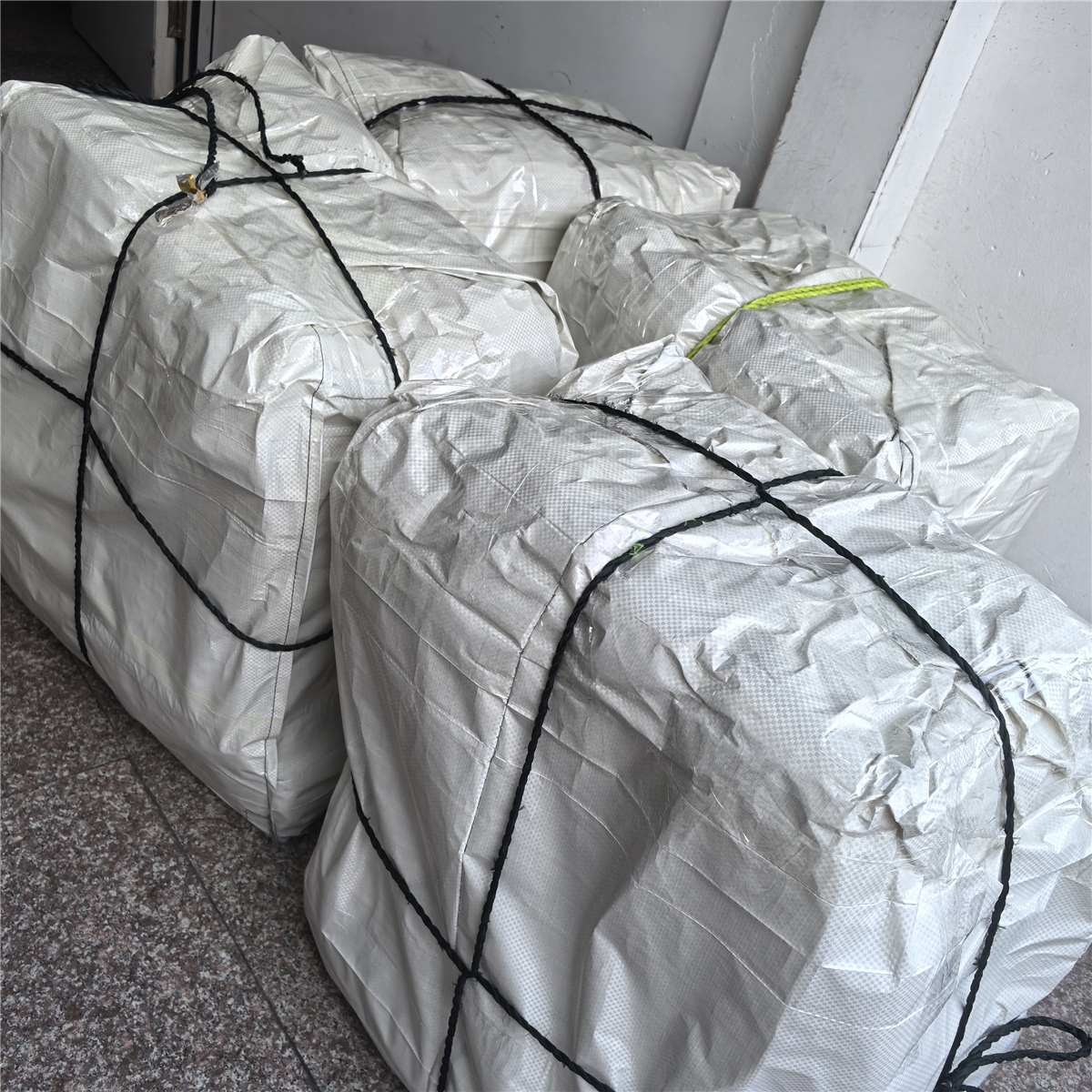 定制帆布袋打包待发:整包捆扎,等待发货